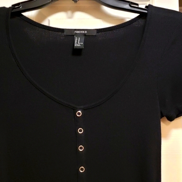 🐈‍⬛ Adorable Black Ribbed Snap Button Short Sleeve Midi Dress - MJ - Picture 6 of 7